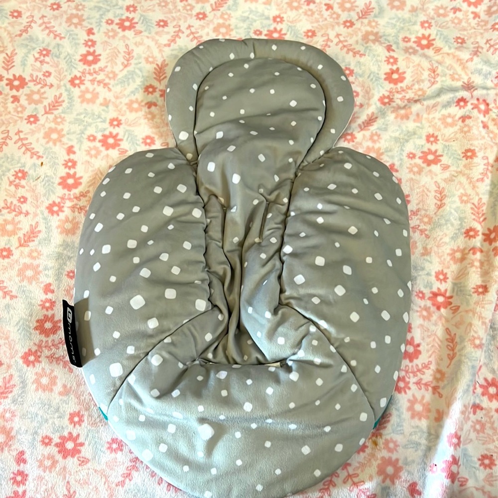 4 Moms newborn infant reversible insert
